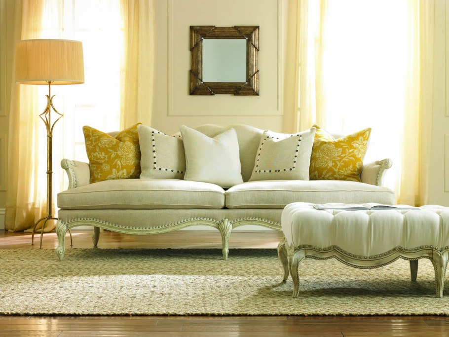 Красивый диван в интерьере