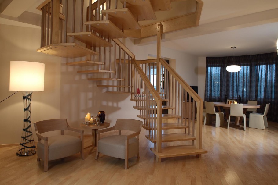 Холл гостиная с лестницей
