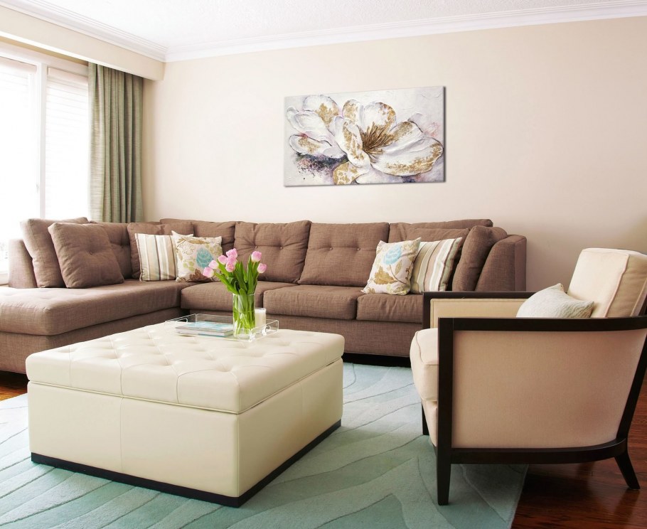 Бежевый диван в интерьере