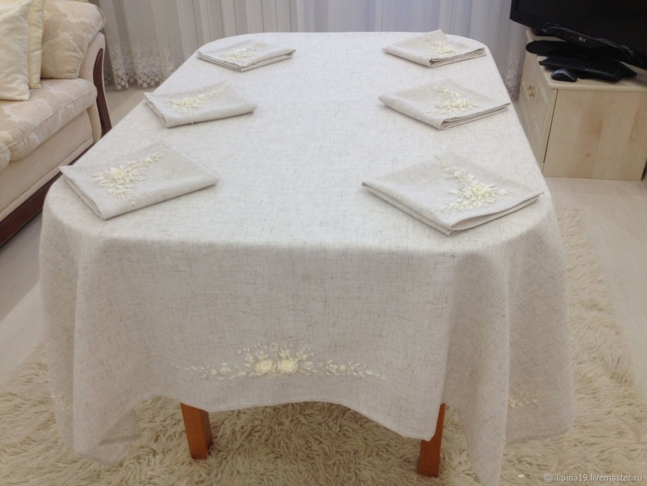 Из хлопкового шнура скатерть