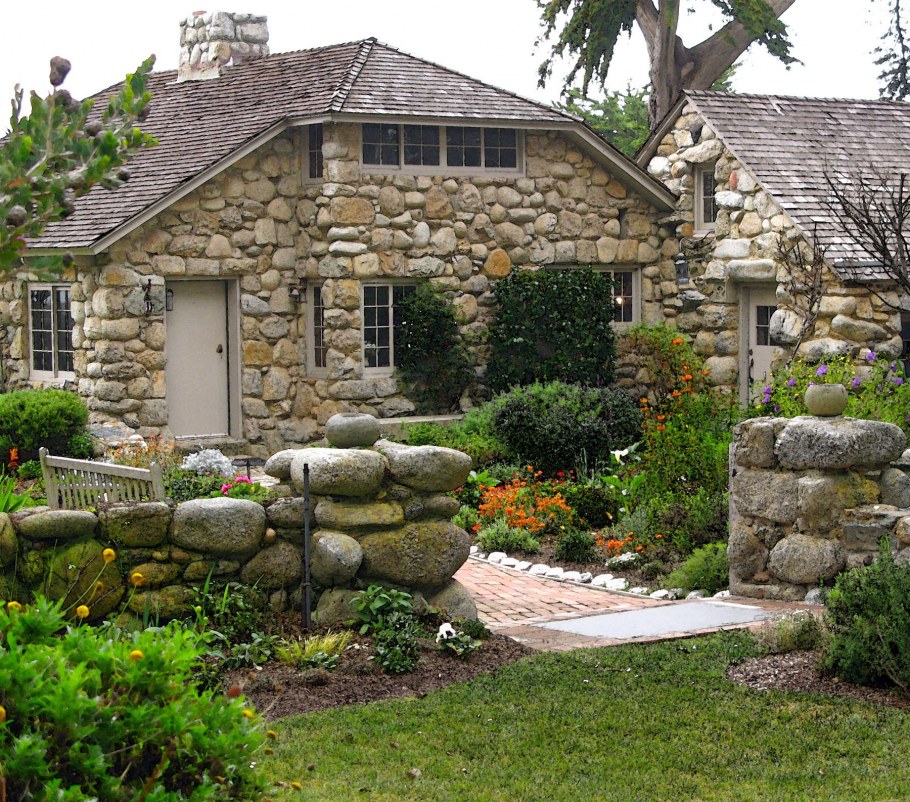 Ка́менный дом