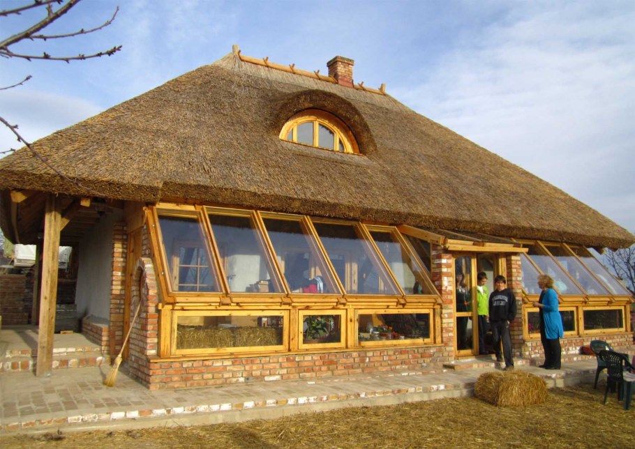 Небольшой деревянный дом