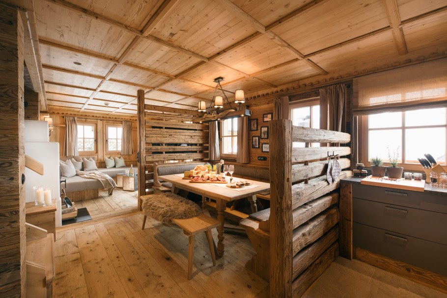 Курятник в стиле Шале