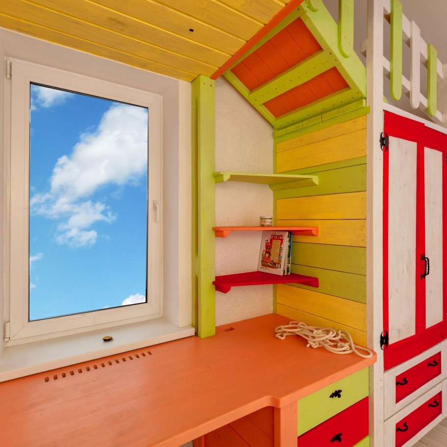 Детский мебель из дерева