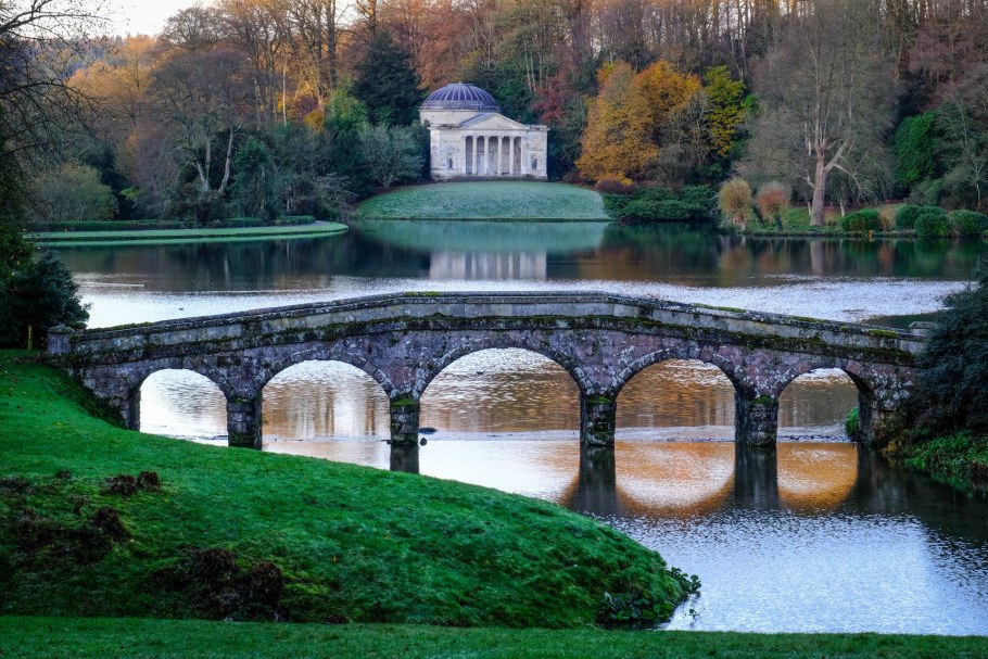 Пейзажный парк Стоурхед, Англия