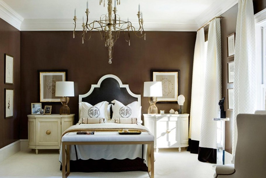 Белые стены коричневая мебель