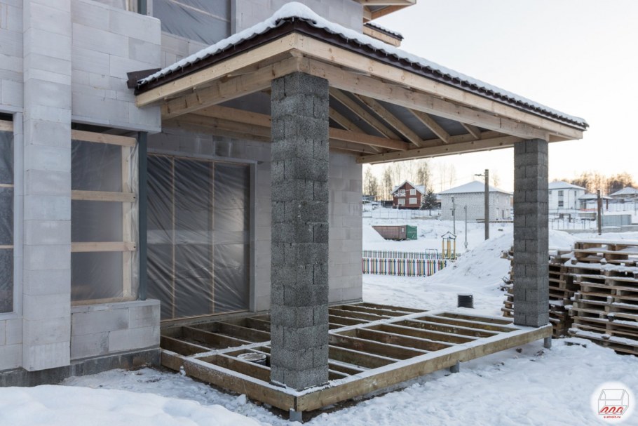 Веранда-крыльцо из блоков