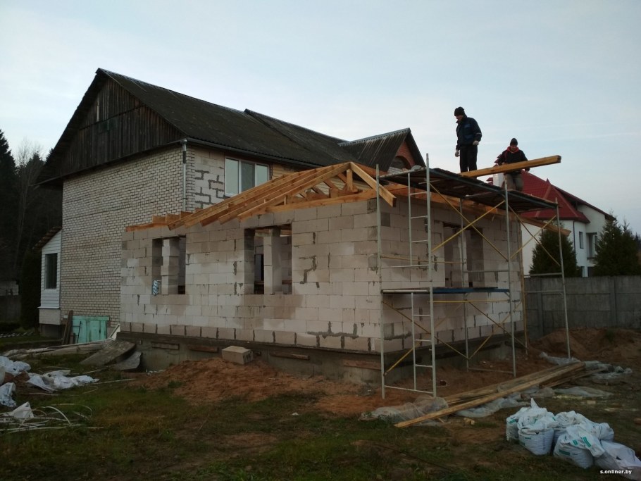 Веранда к кирпичному дому