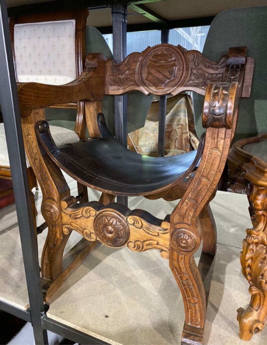 Курульное кресло Рим