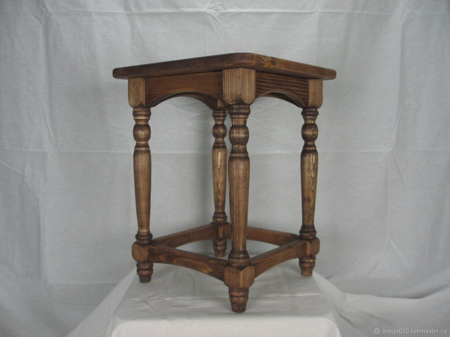 Консоль из массива с точеными ножками RB-14055