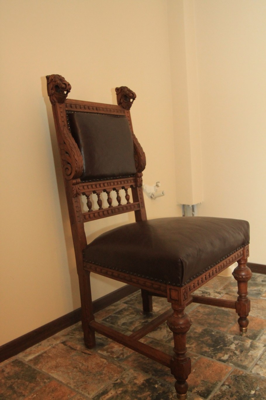 Антикварный стул Ренессанс