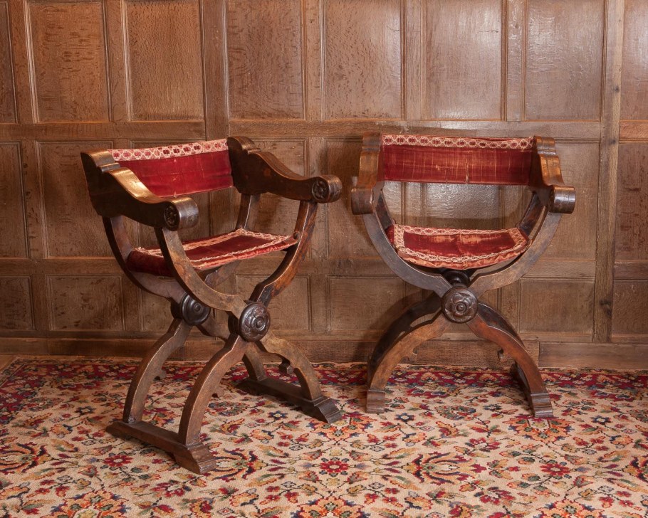 Средневековый стул