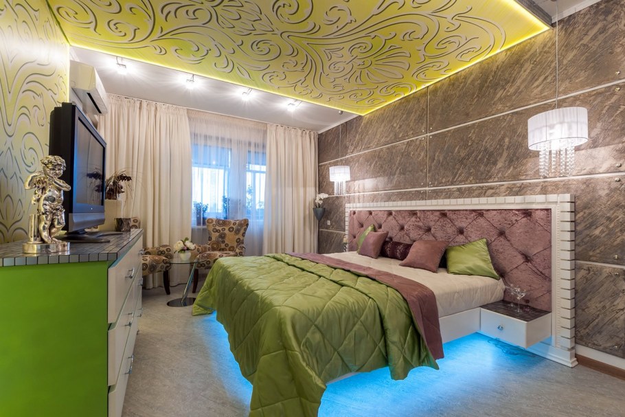 Яркая спальня в современном стиле