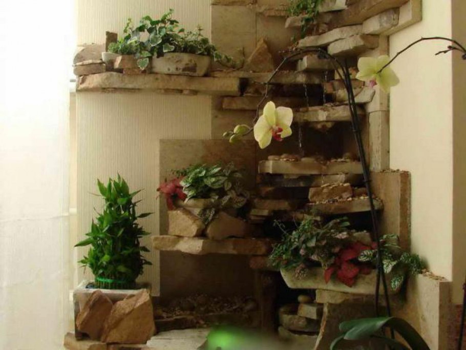 Живой уголок в квартире из цветов