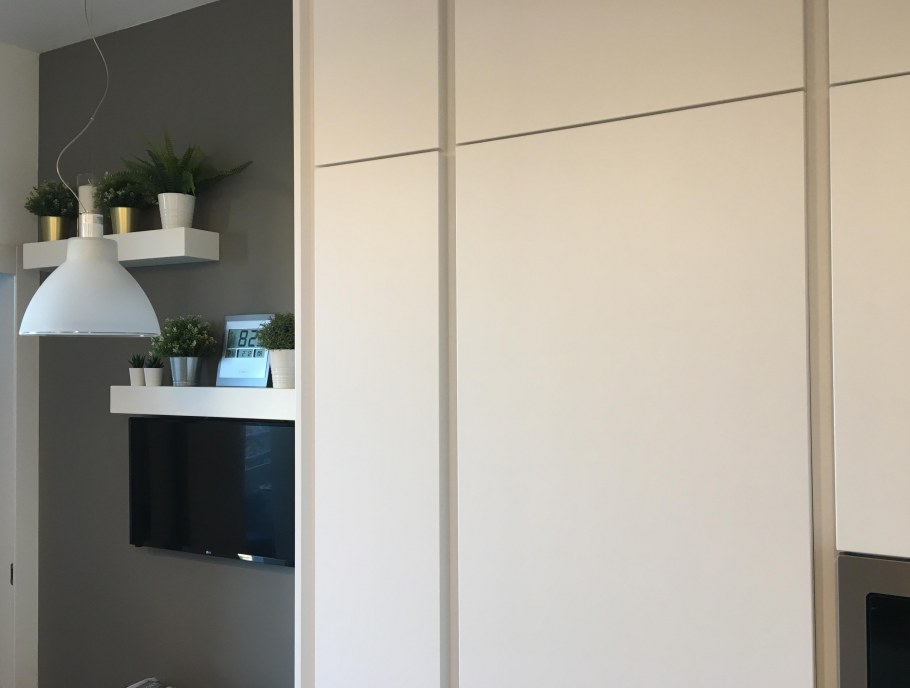 Двери шкафа без ручек