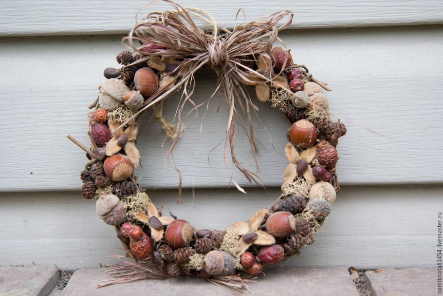 Интерьерный венок из природных материалов