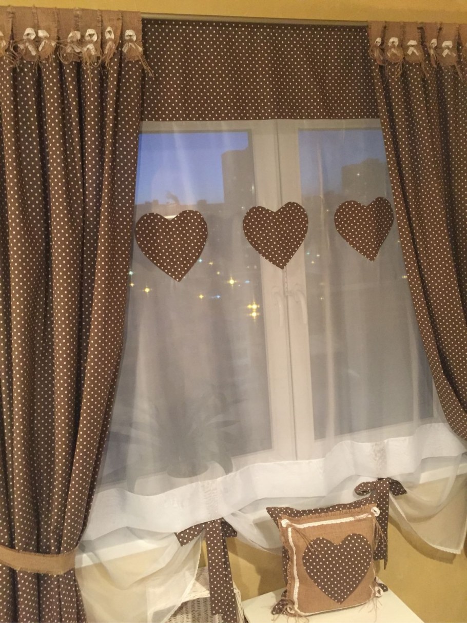 Шторы в горошек для кухни