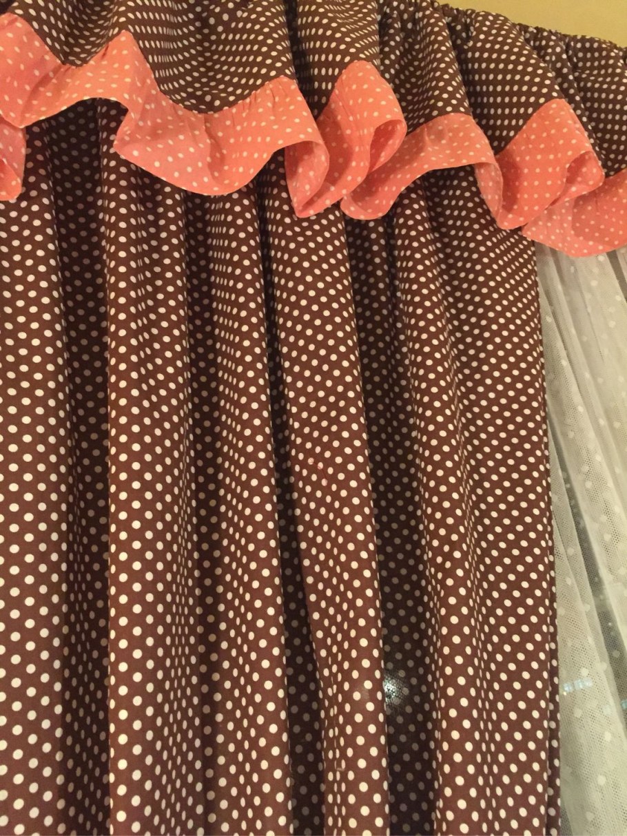 Кухонные шторы в горошек