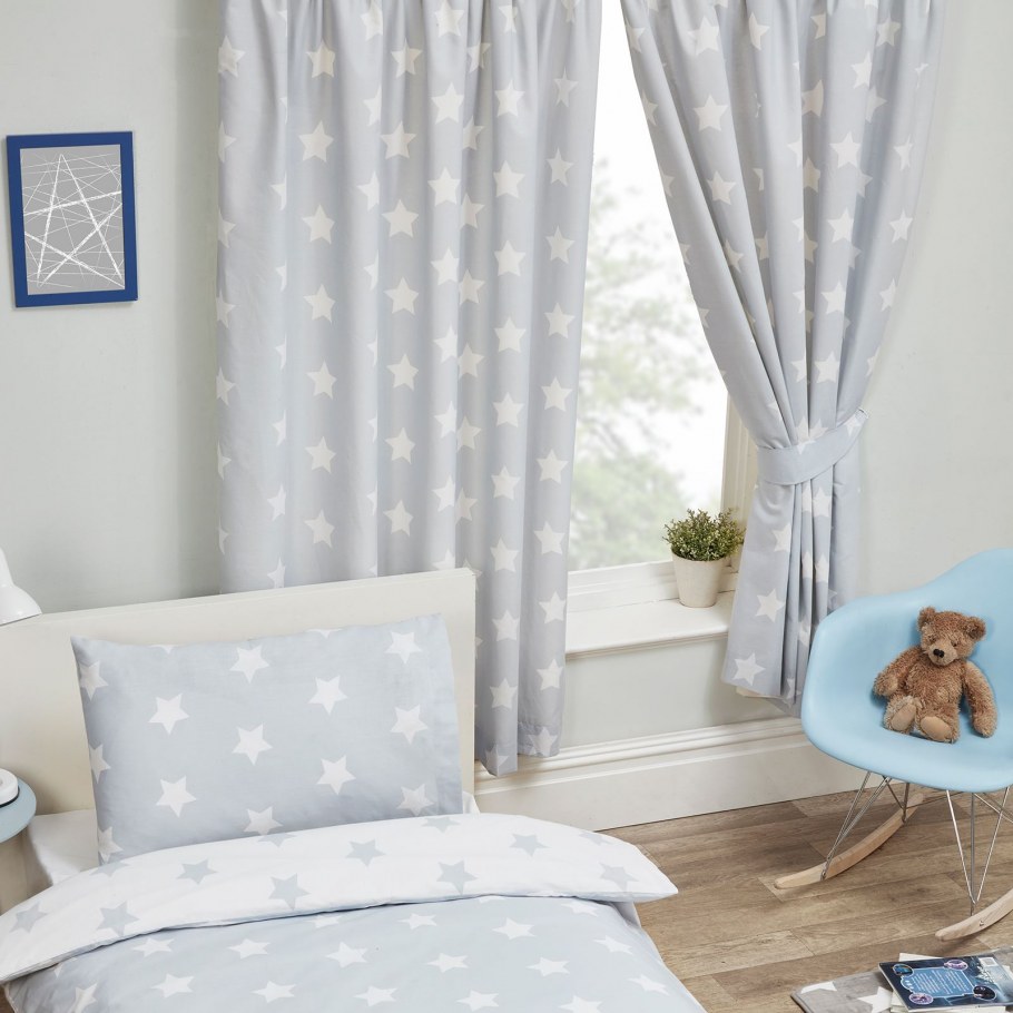 Серые шторы в детской