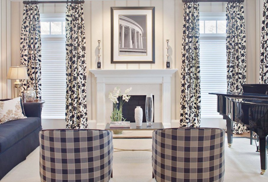 Шторы в полоску с орнаментом