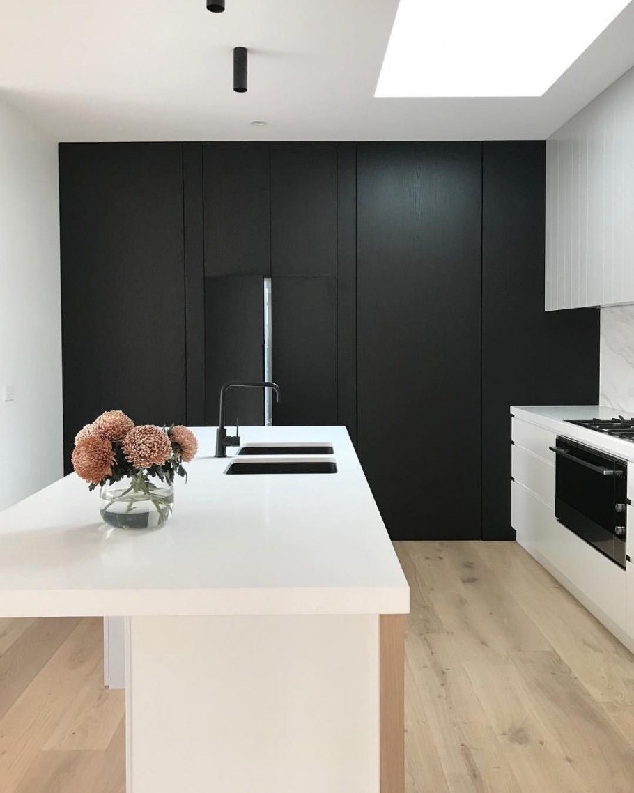 Кухня с островом в стиле Минимализм