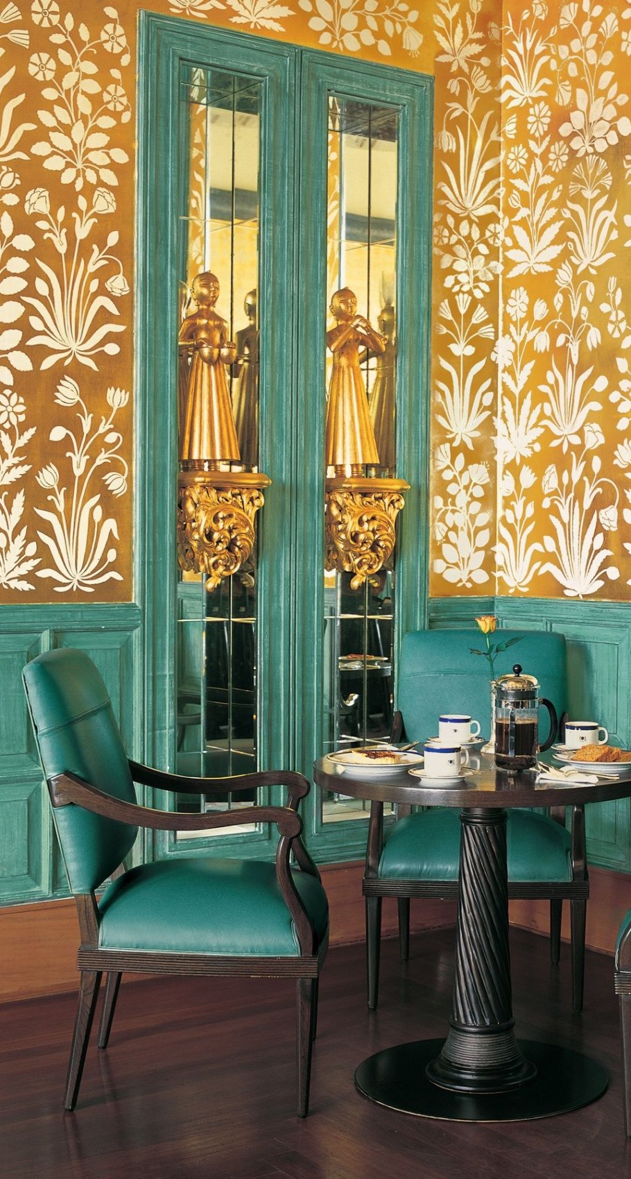 Бирюза с золотом в интерьере