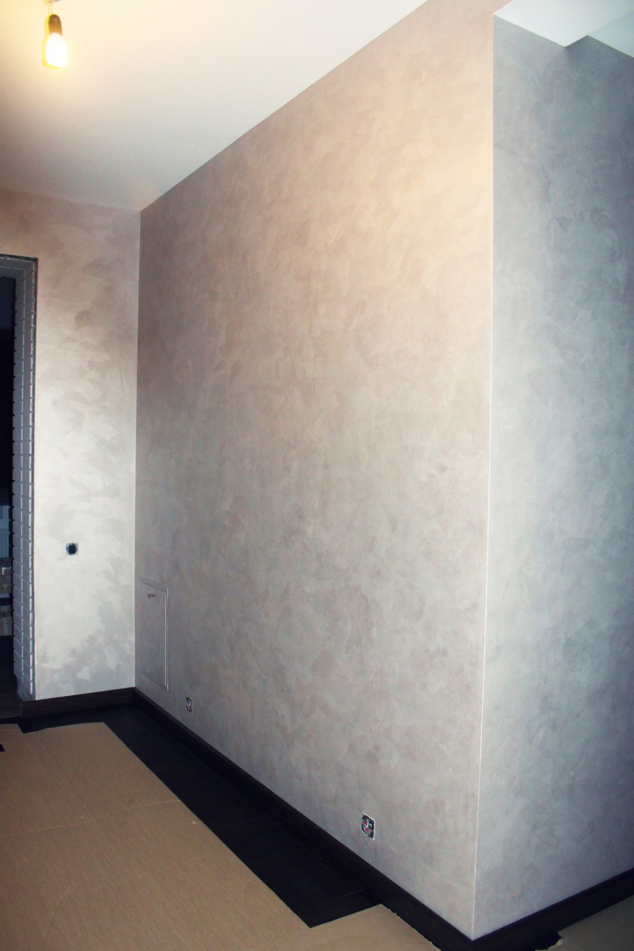 Жидкие обои в коридоре