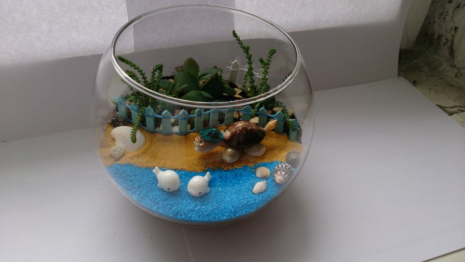 Аквариум в стене