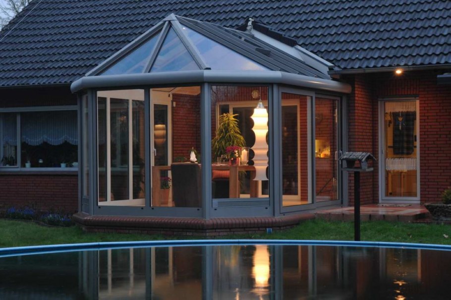 Полукруглая пристройка к дому