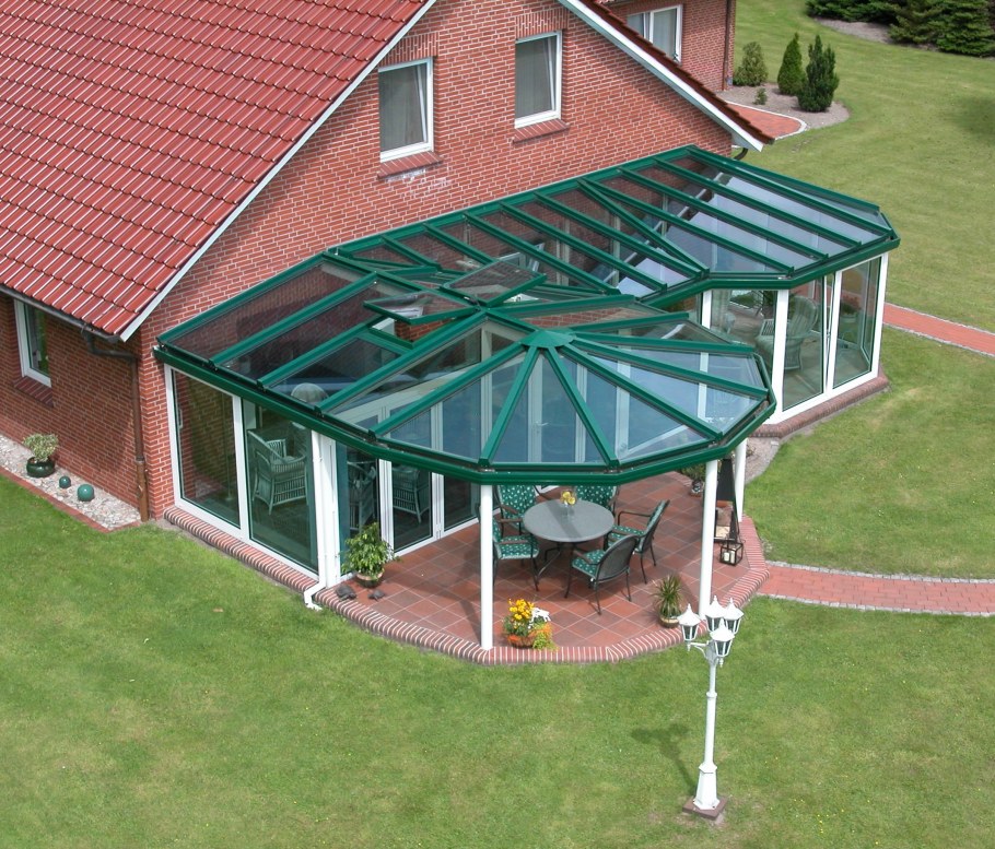 Беседка с прозрачной крышей