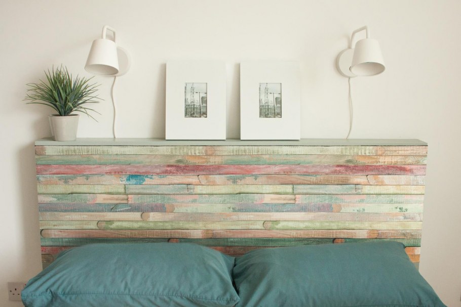 Самоклеющаяся пленка в интерьере стены