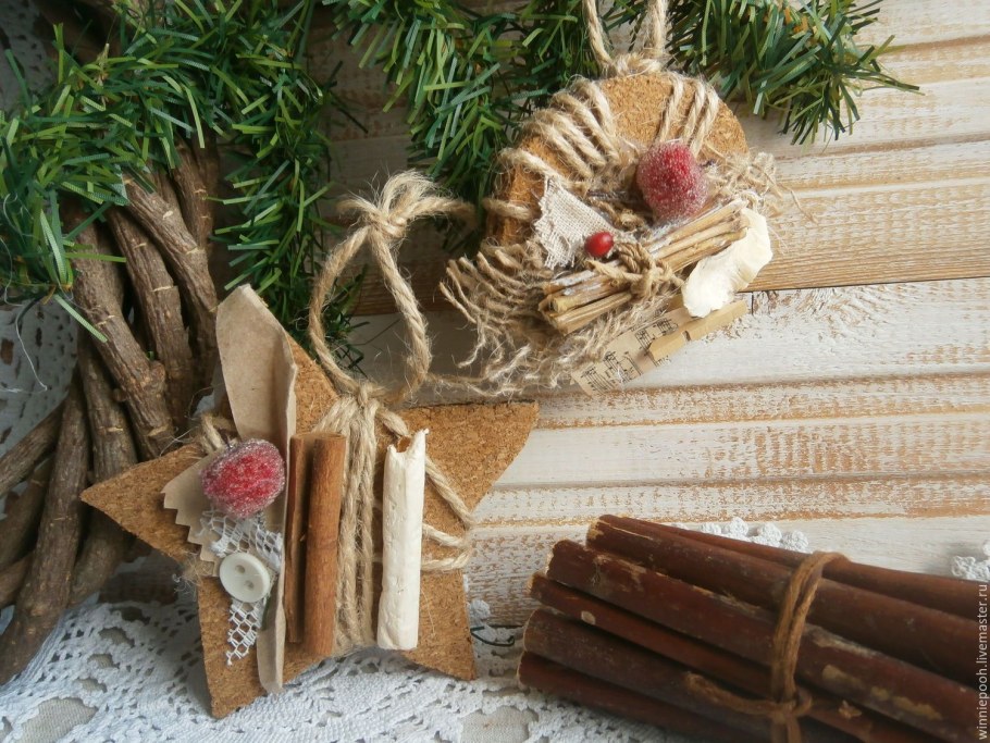 Новогодние бусы в интерьере