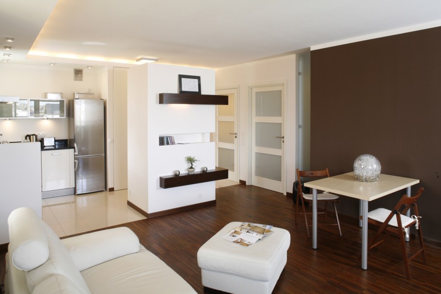 Интерьер однокомнатной квартиры в темных тонах