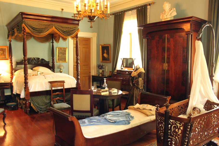 Кладовая в стиле Ампир