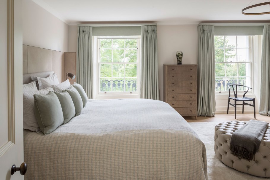 Шторы мятного цвета в интерьере