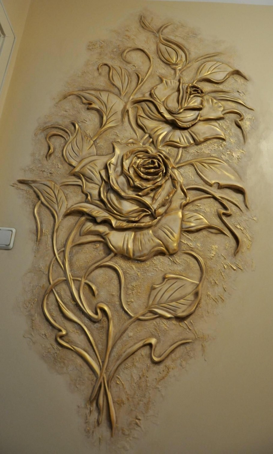 Барельеф на стене