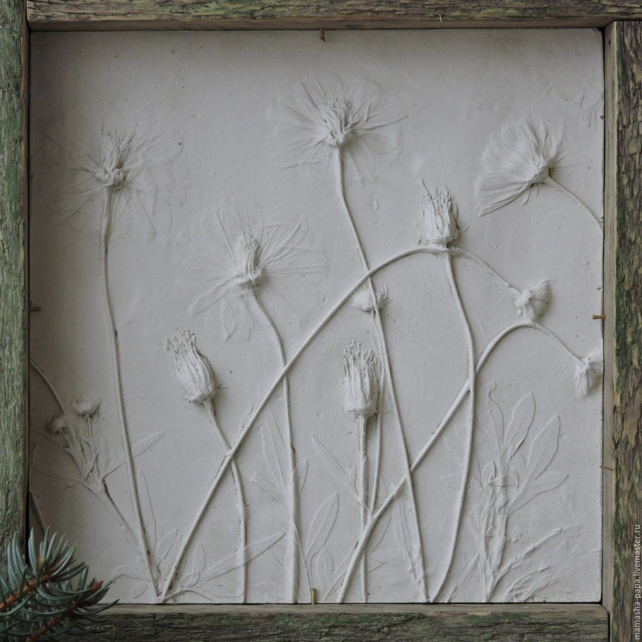 Барельеф Рейчел Дейн