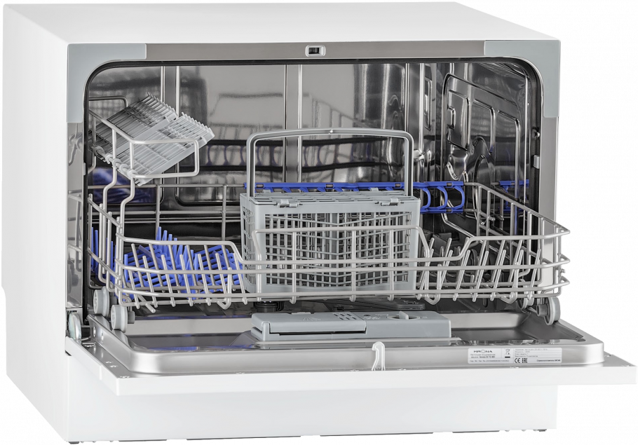 Отдельностоящая посудомоечная машина в интерьере кухни