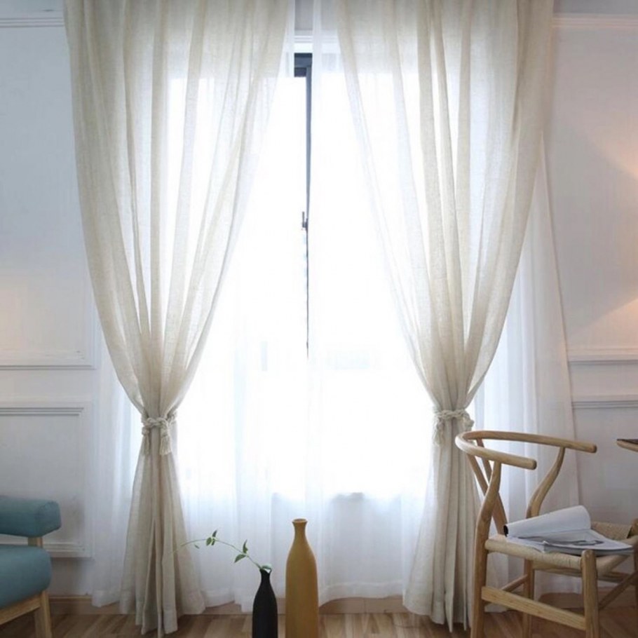Белые льняные шторы в интерьере