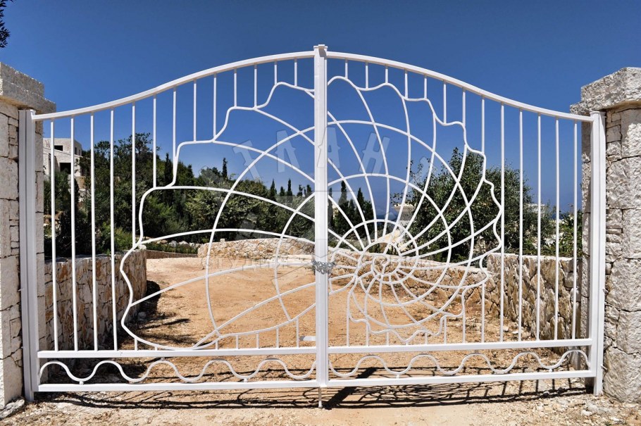 Забор в современном стиле Hi Tec