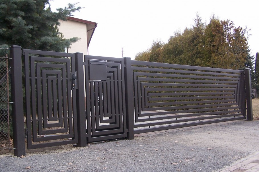 Забор в современном стиле из металла