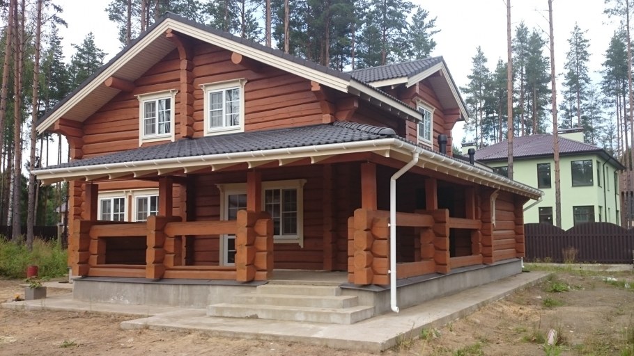 Деревянное крыльцо веранда