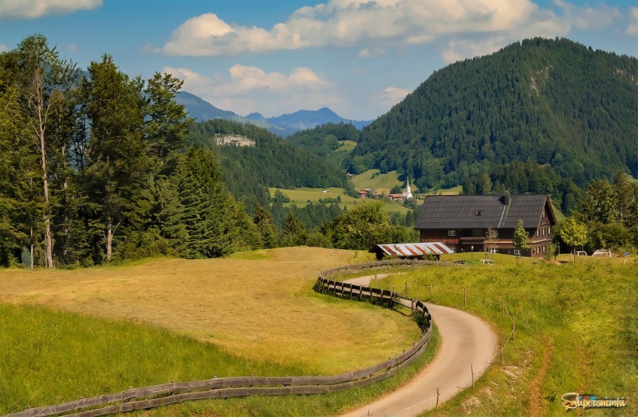 Навес для машин в загородном доме