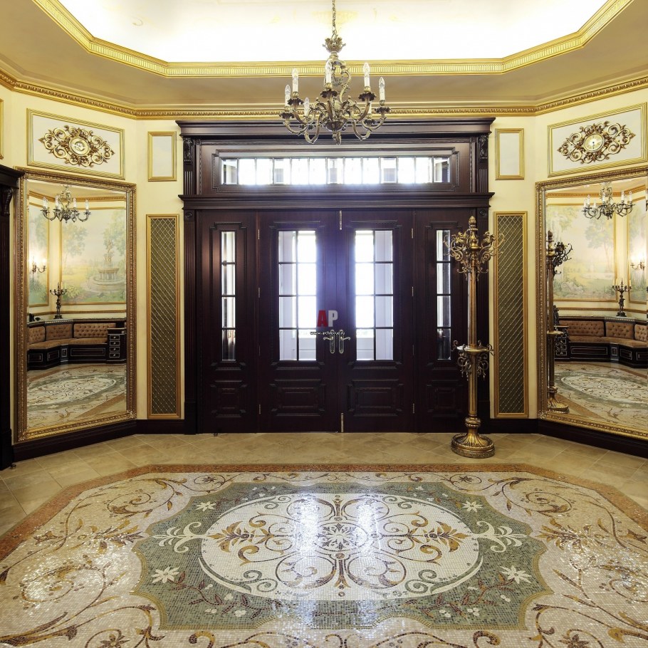 Роскошная прихожая в особняке