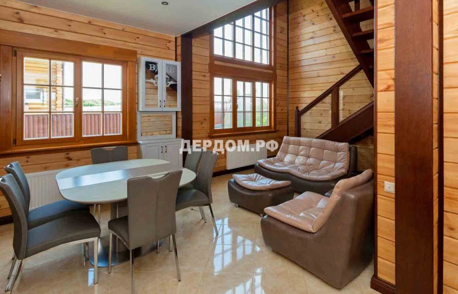 Дом из оцилиндрованного бруса внутри