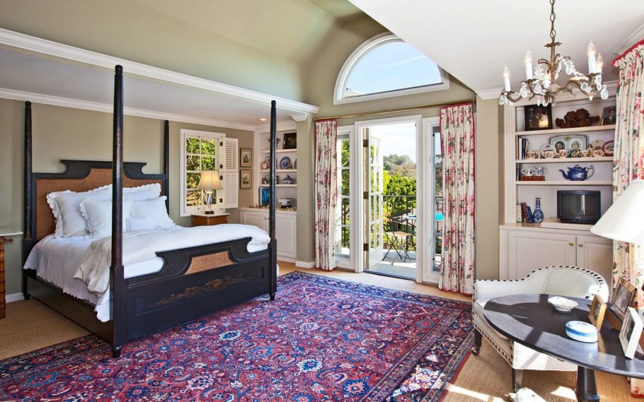 Комната для девочки в светлых тонах