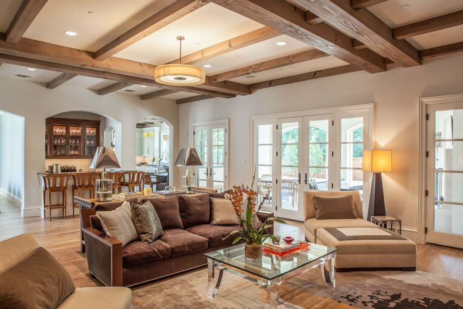 Низкий потолок дизайнерские решения