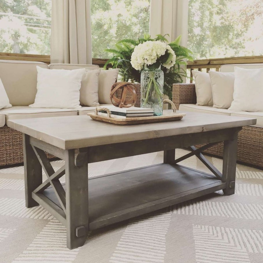 Кофейный столик в стиле Кантри