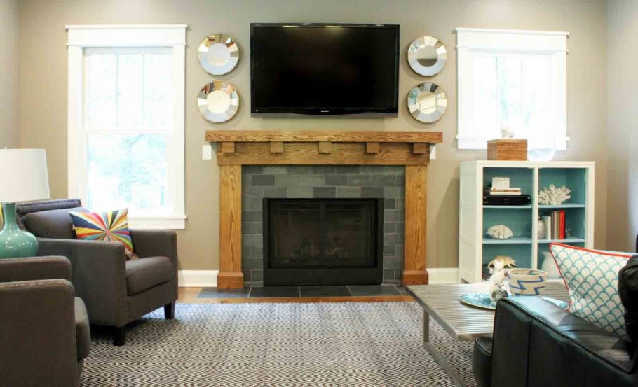 Телевизор на стенке между онами