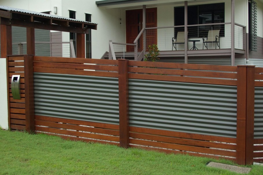 Современный деревянный забор